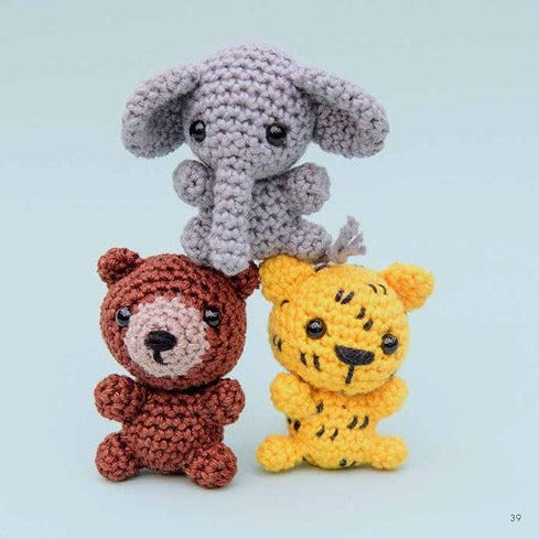 Safari Animal crochet kit. Circulo. Amigurumi Kit Giraffe Monkey