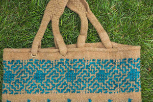 Win the 'Paca Bag Knitting Kit