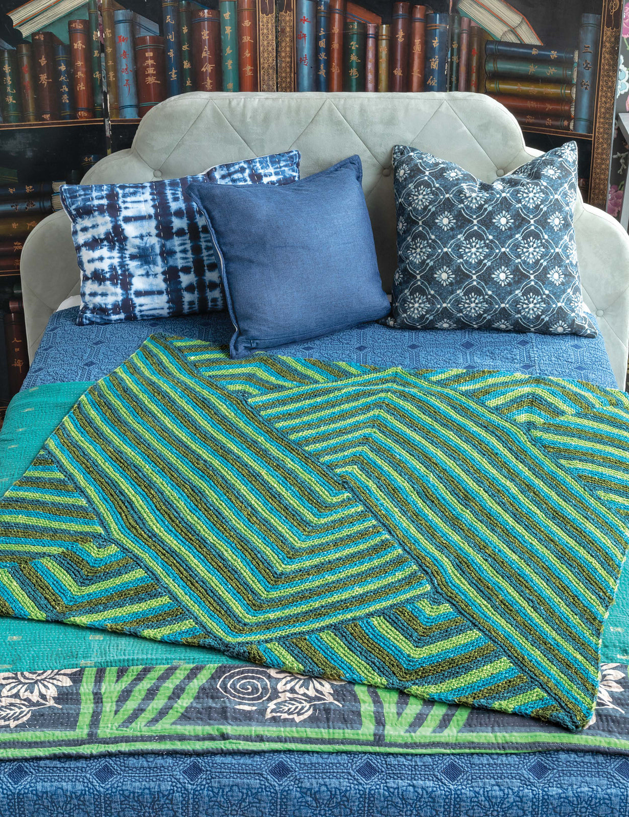 Timeless Noro Knit Blankets: 25 Colorful Cozy Throws Yarn Loop