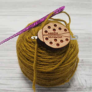 Katrinkles - Lady Bug Needle Threader