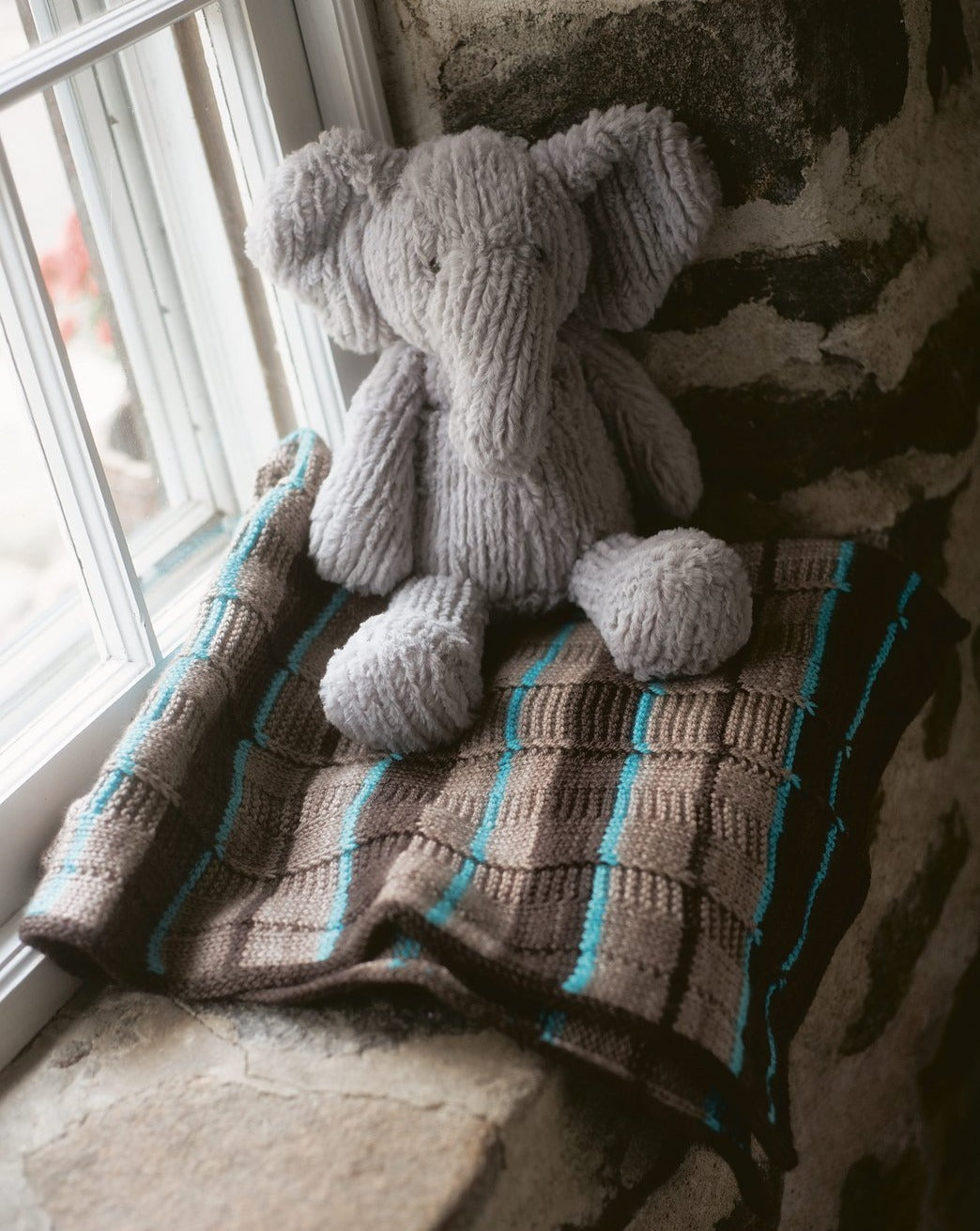 Outlander Knitting: The Official Book of 20 Knits edited by Kate Atherley